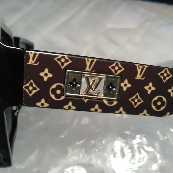 AUTHENTIC Louis Vuitton Black Sunglasses W/ Gold Monogram GORGEOUS MONOGRAM - Picture 13 of 14